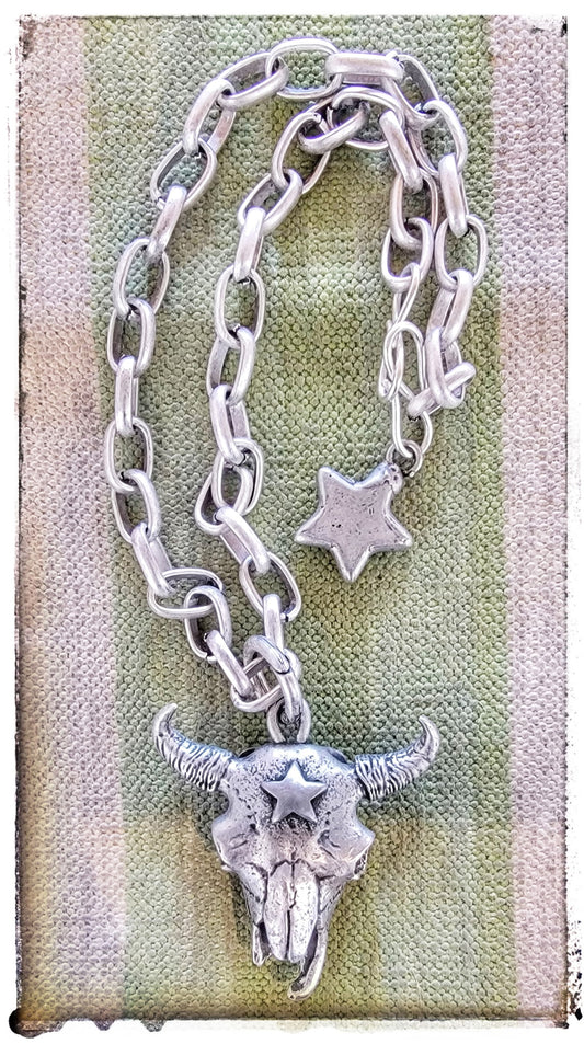 Tres Melindas: Star Skull Necklace