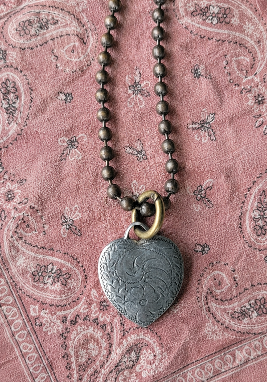 Tres Melindas: Small Tooled Heart Necklace