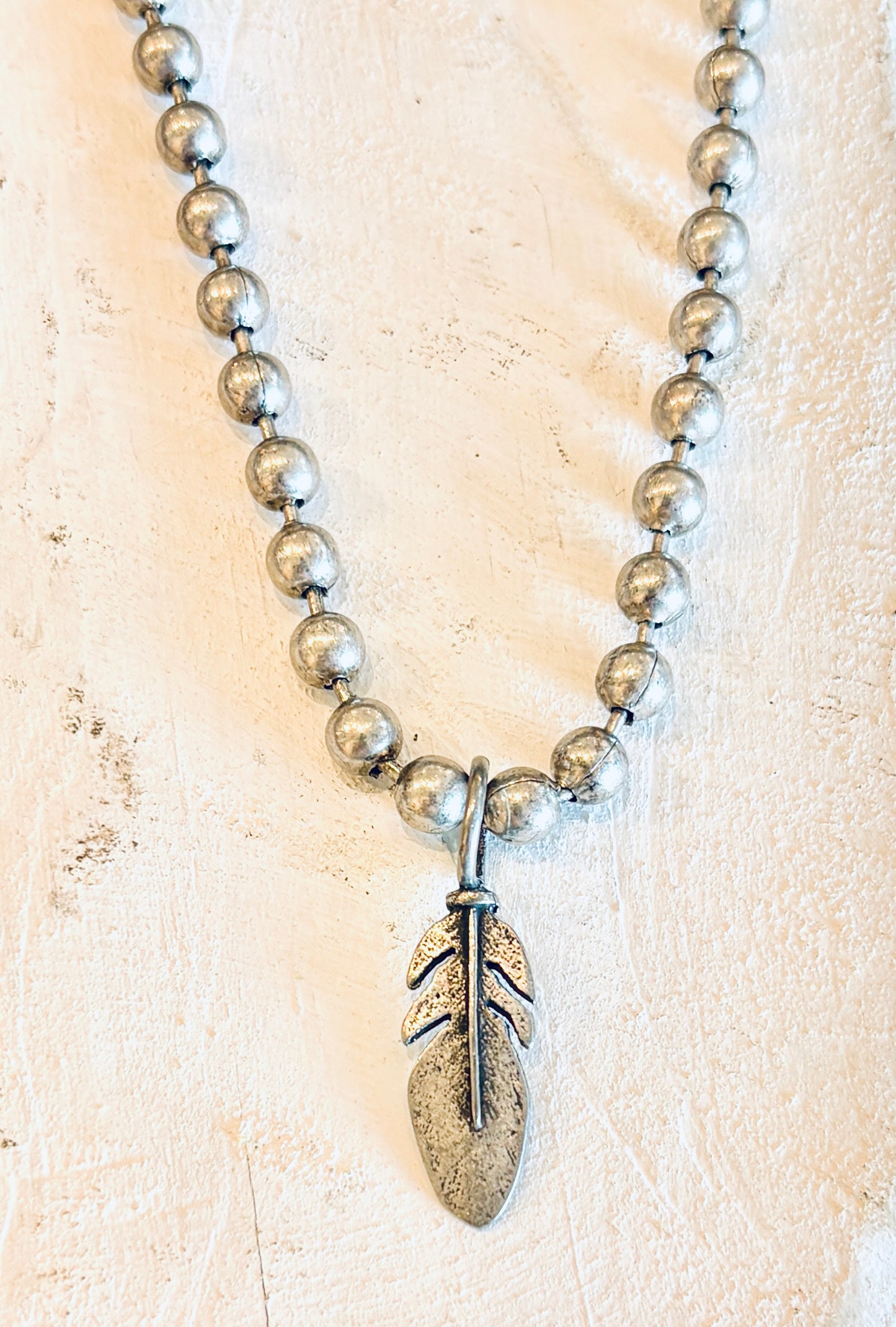 Tres Melindas: Tiny Feather Necklace