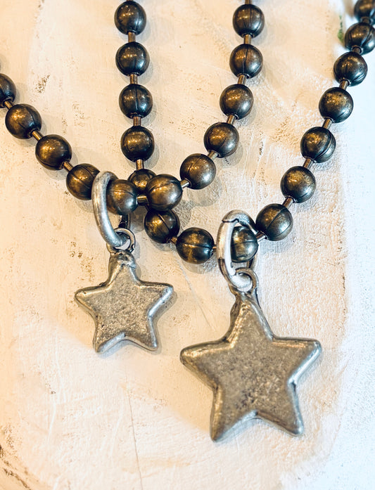Tres Melindas: Chunky Star Necklace