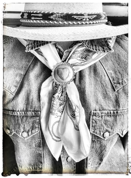 Tres Melindas: Scarf Slide