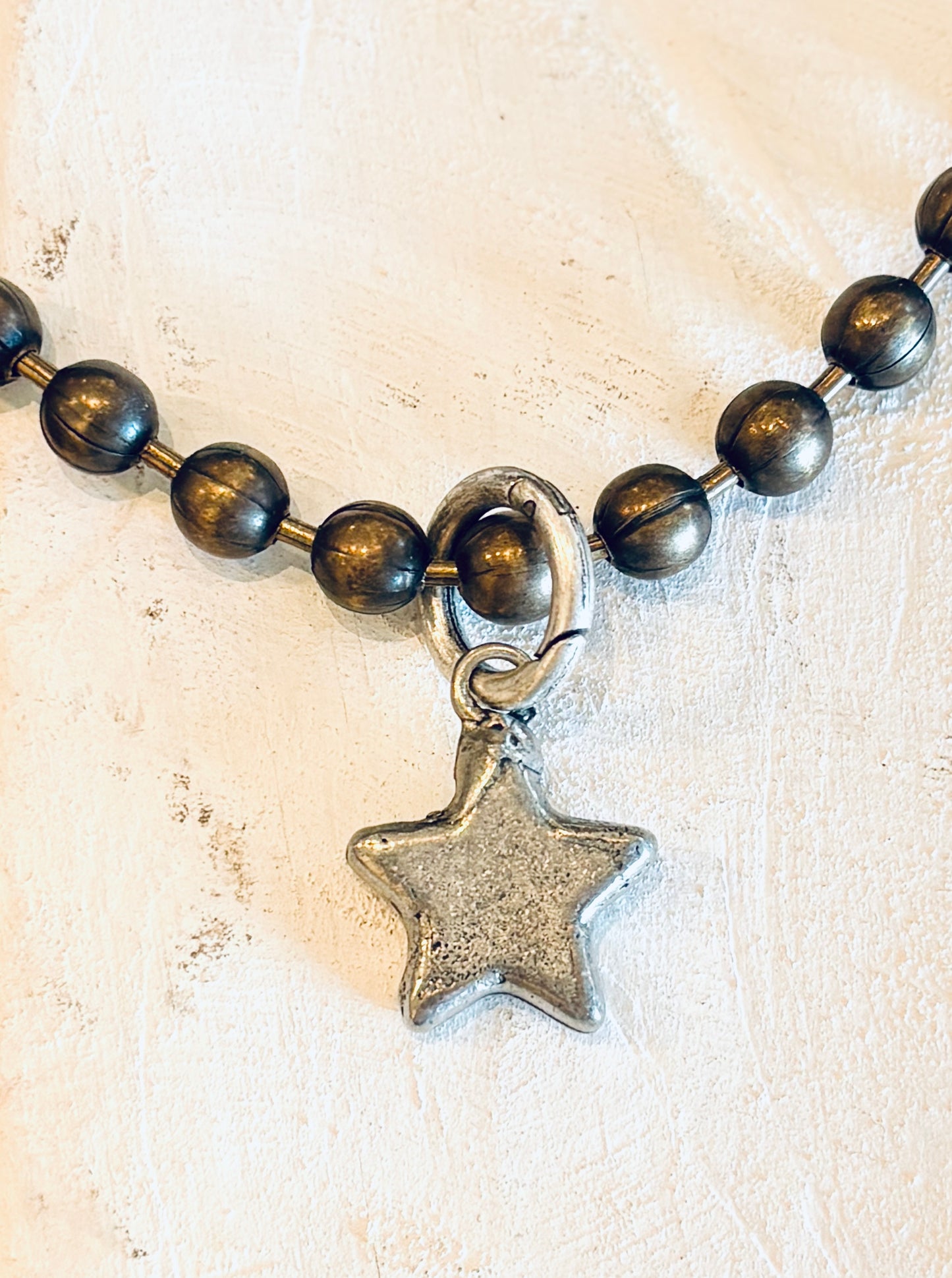 Tres Melindas: Medium Chunky Star Necklace