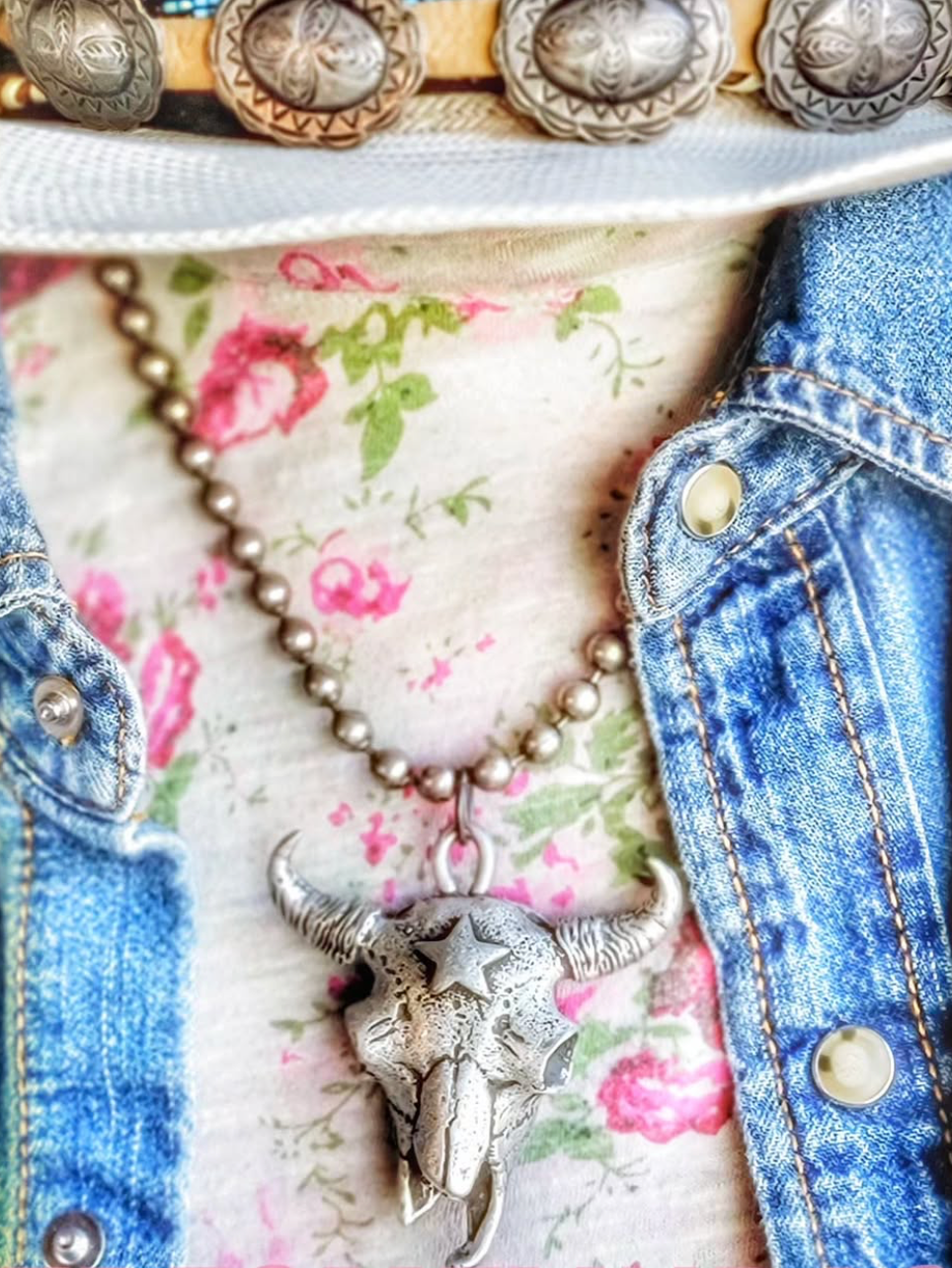 Tres Melindas: Star Skull Necklace