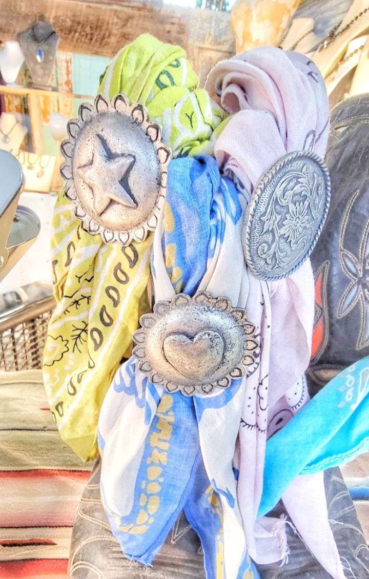 Tres Melindas: Scarf Slide