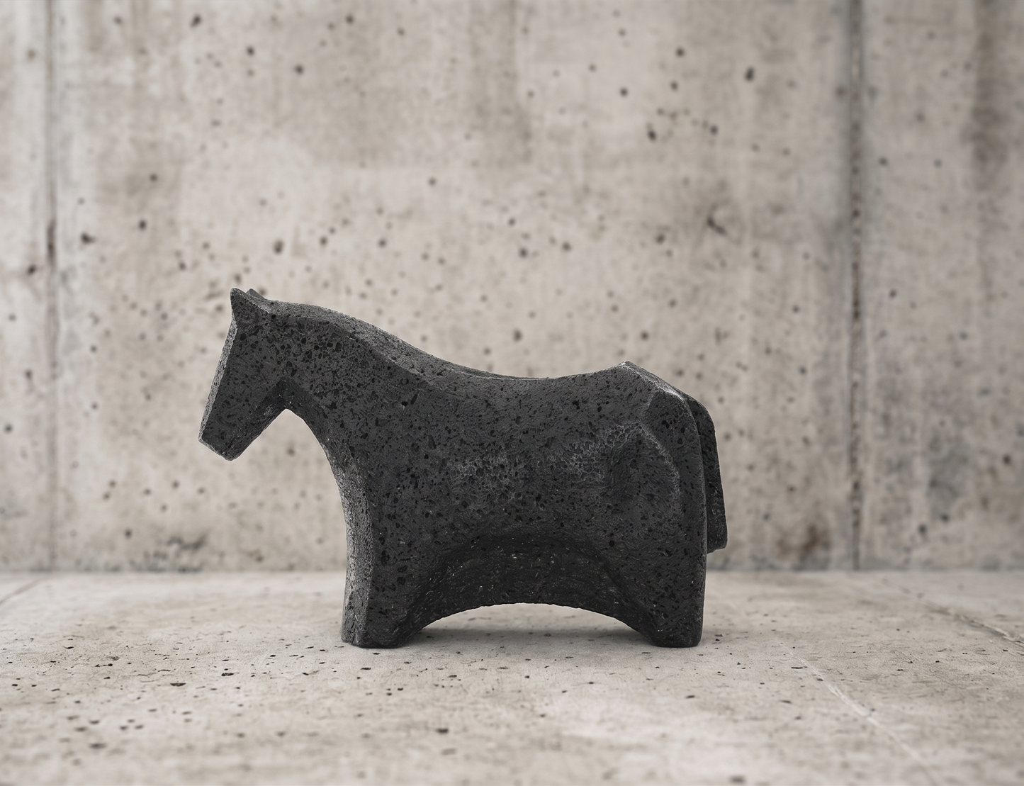 Pitar.Studio: Uma (Black Volcanic Stone)
