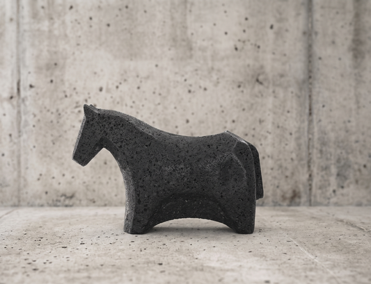 Pitar.Studio: Uma (Black Volcanic Stone)